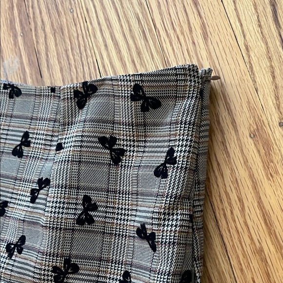 Brown Plaid Skater Skirt with Black Embroidered Bows Design Size S - Picture 4 of 4